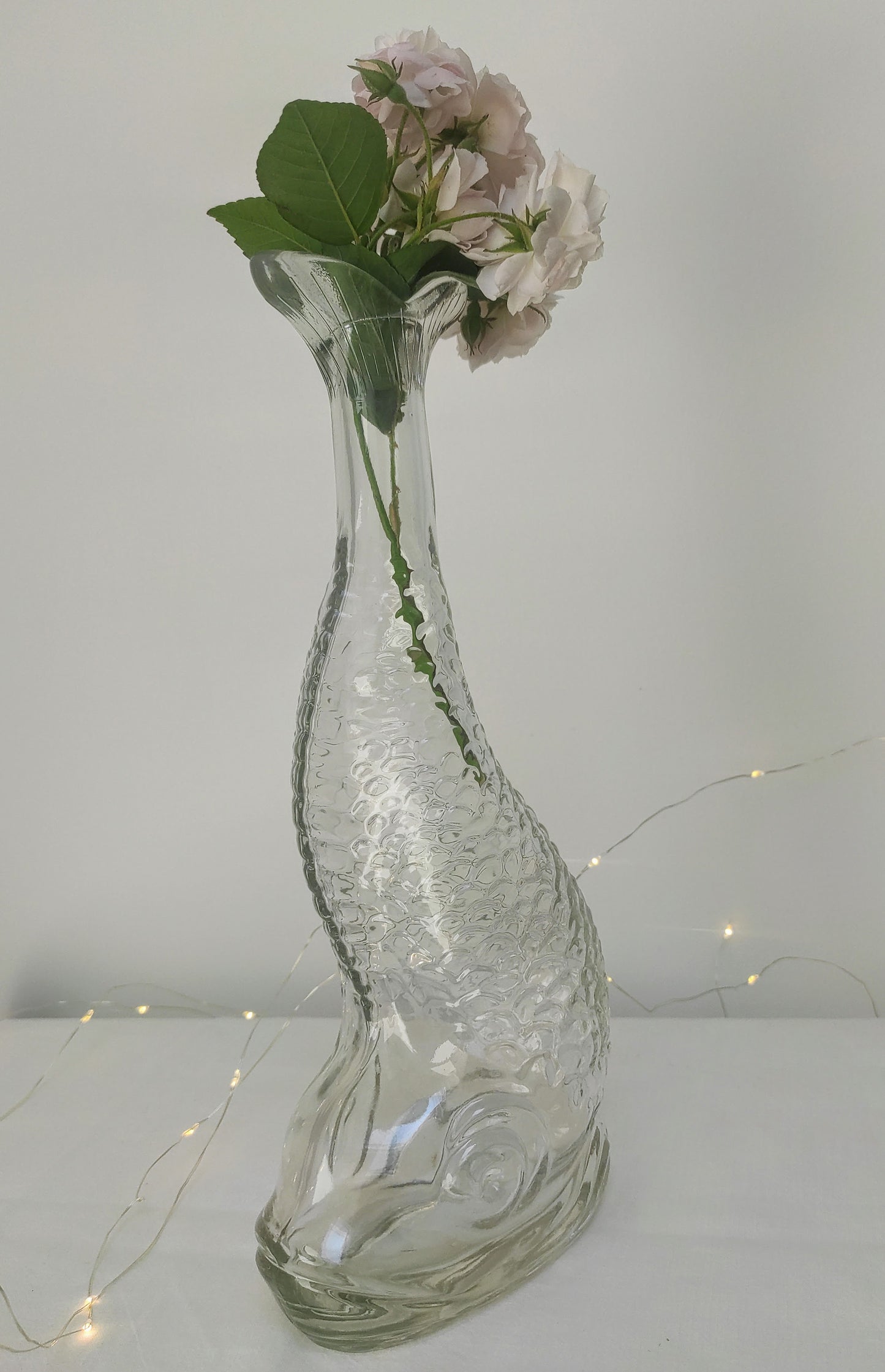 Ancienne bouteille carafe zoomorphe forme poisson en verre blanc