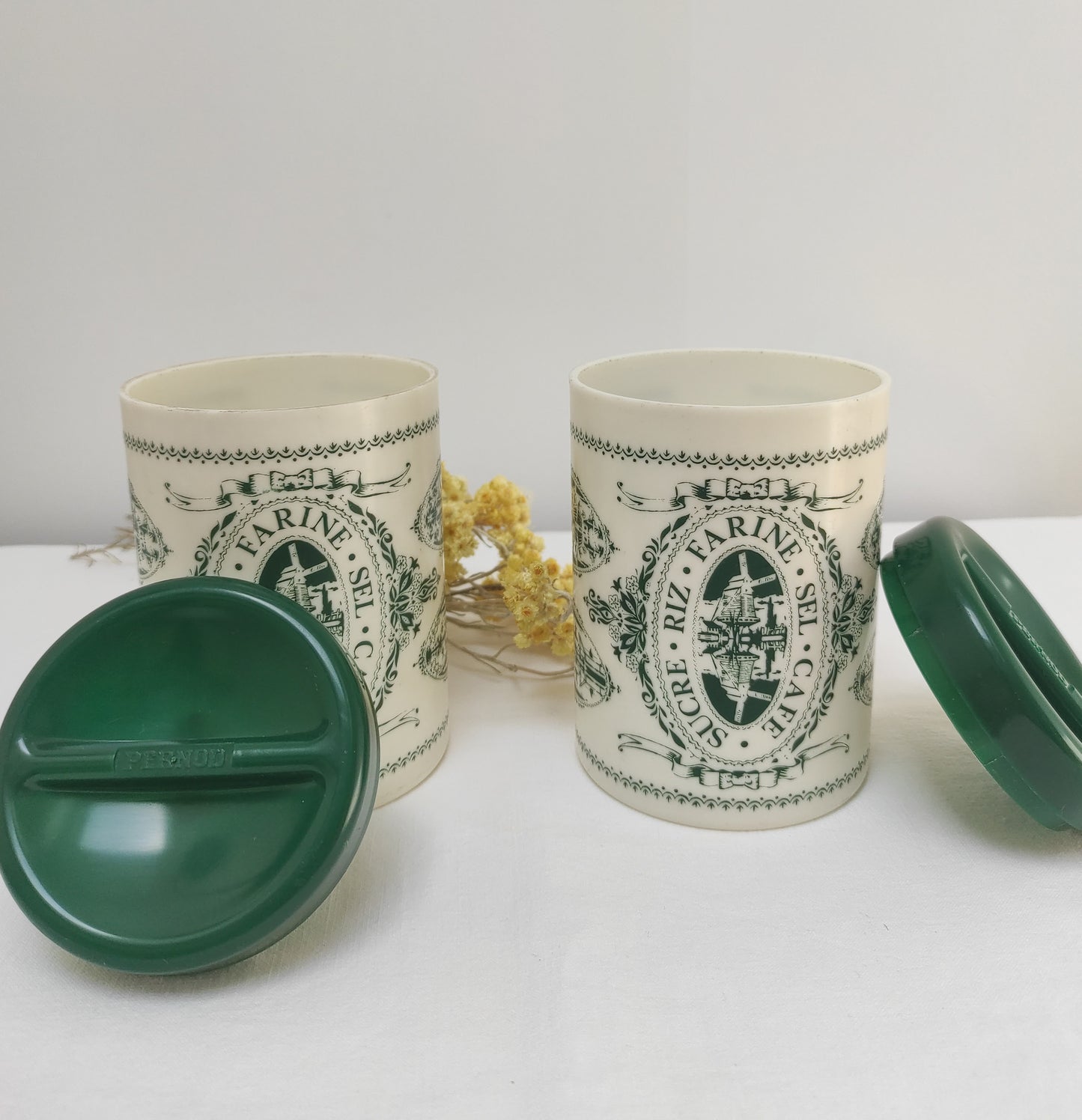 Lot anciennes boîtes de conservation PERNOD années 60