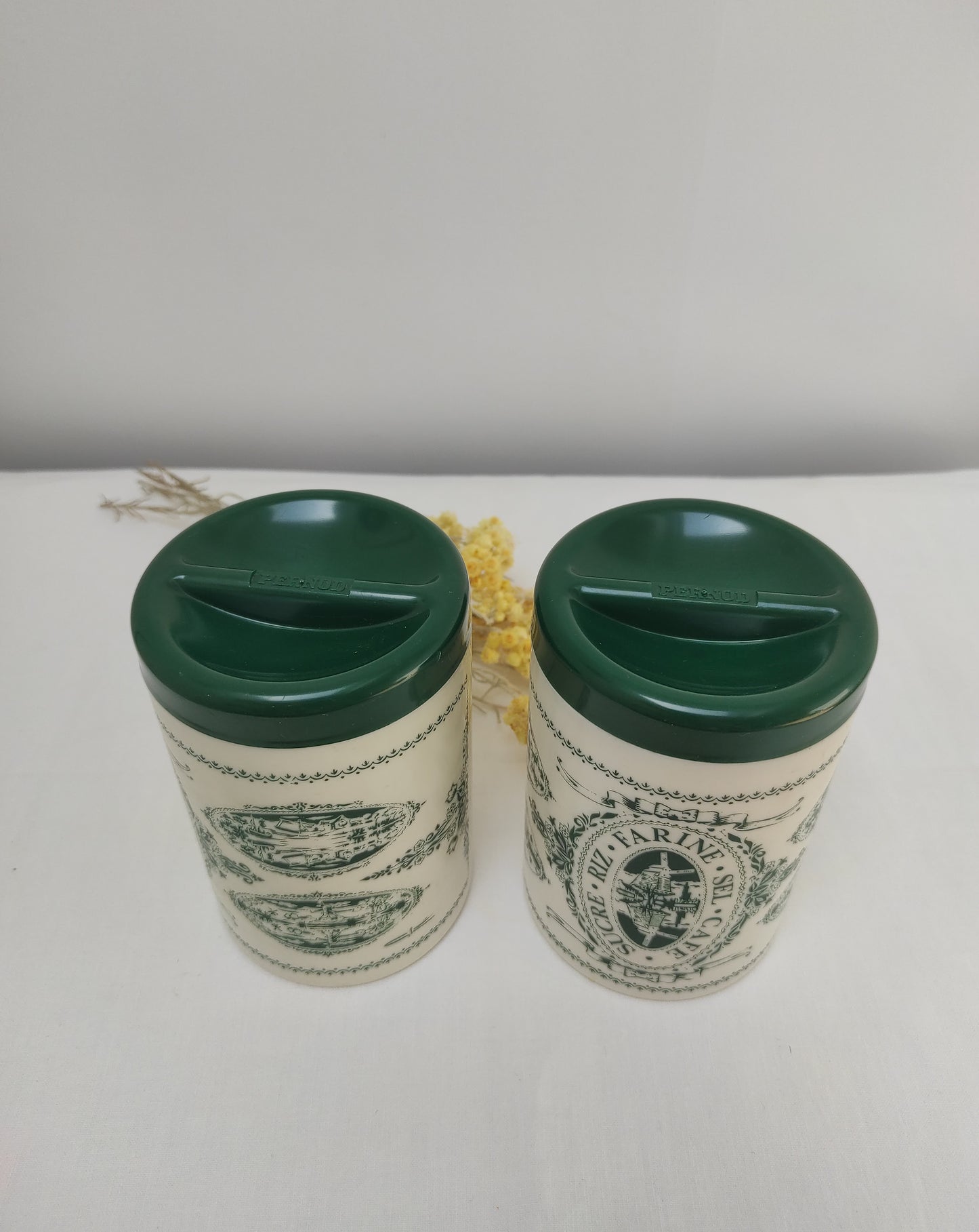 Lot anciennes boîtes de conservation PERNOD années 60