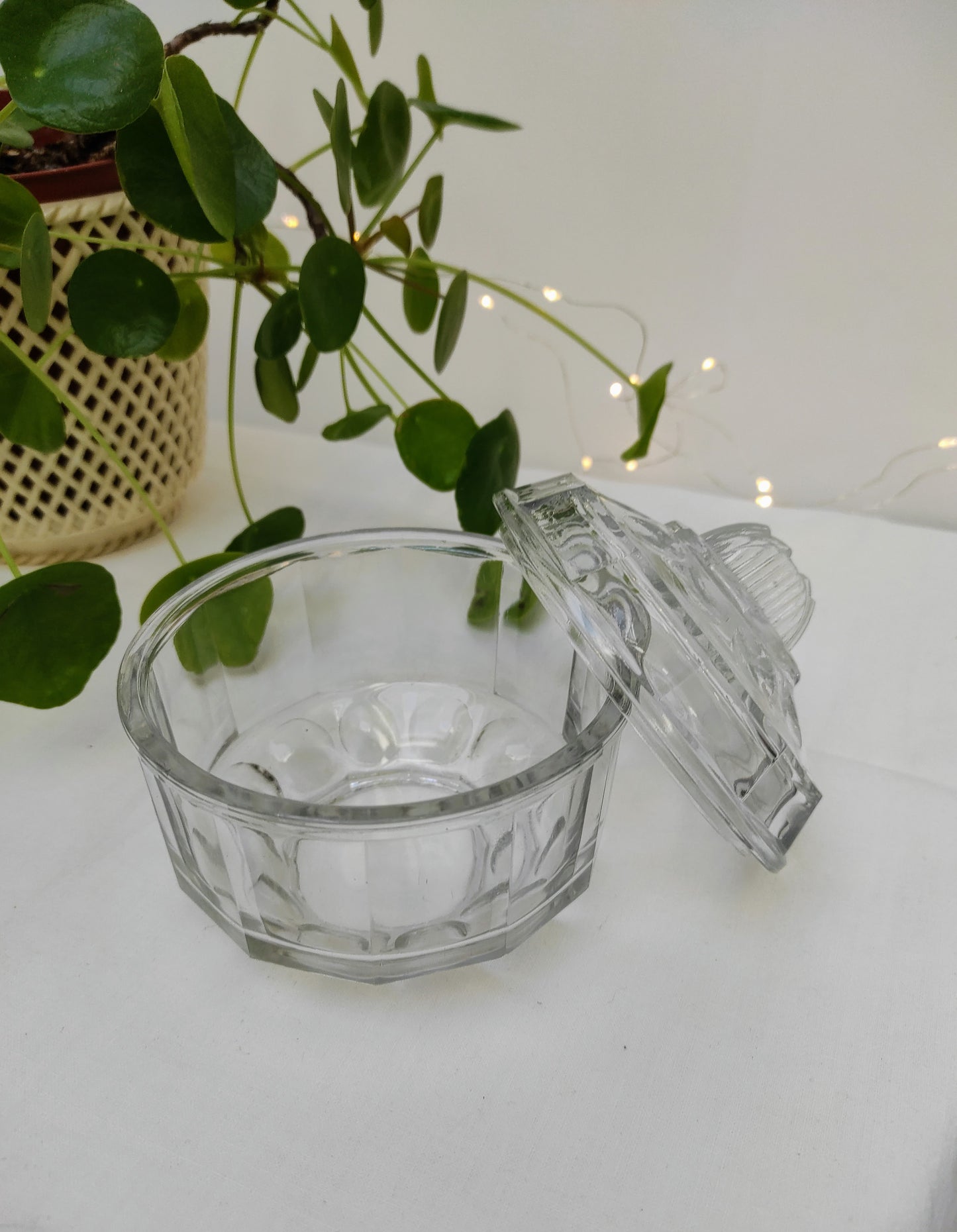 Ancien sucrier ou bonbonnière en verre moulé années 50