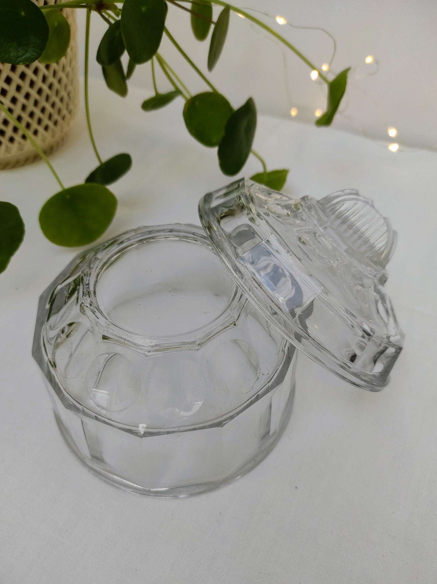 Ancien sucrier ou bonbonnière en verre moulé années 50