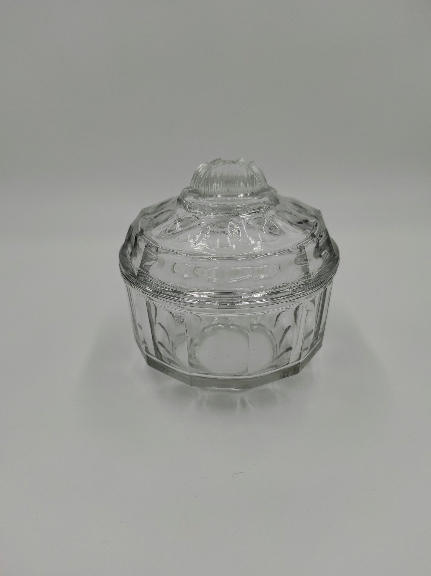 Ancien sucrier ou bonbonnière en verre moulé années 50