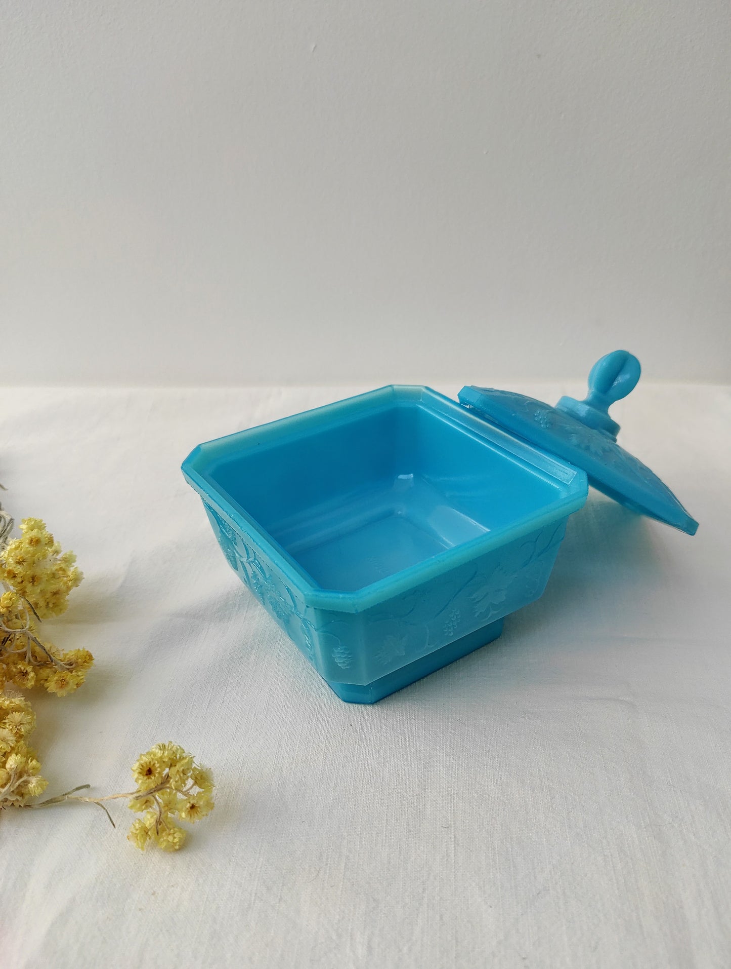 Sucrier en opaline bleue circa 1900