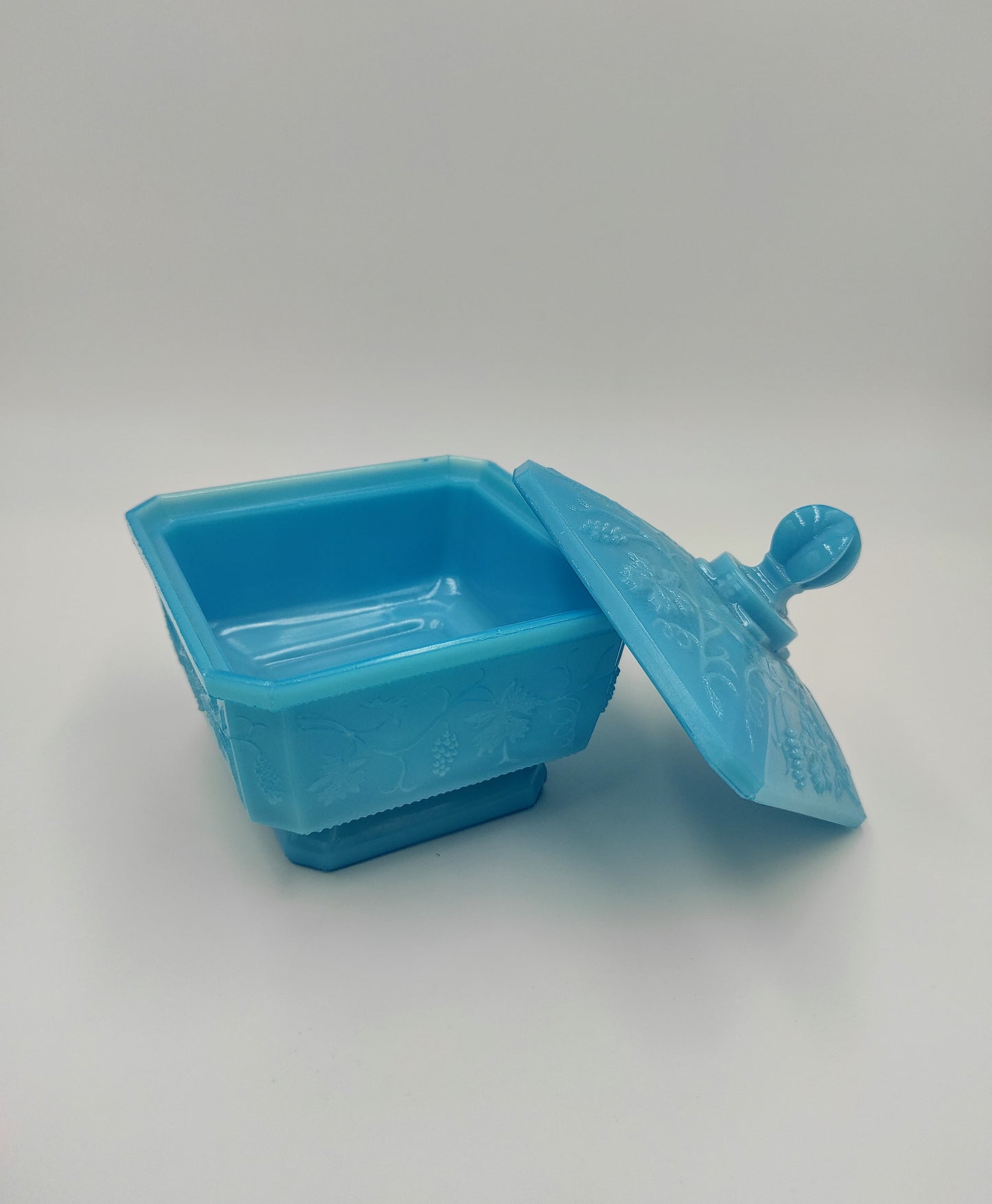 Sucrier en opaline bleue circa 1900