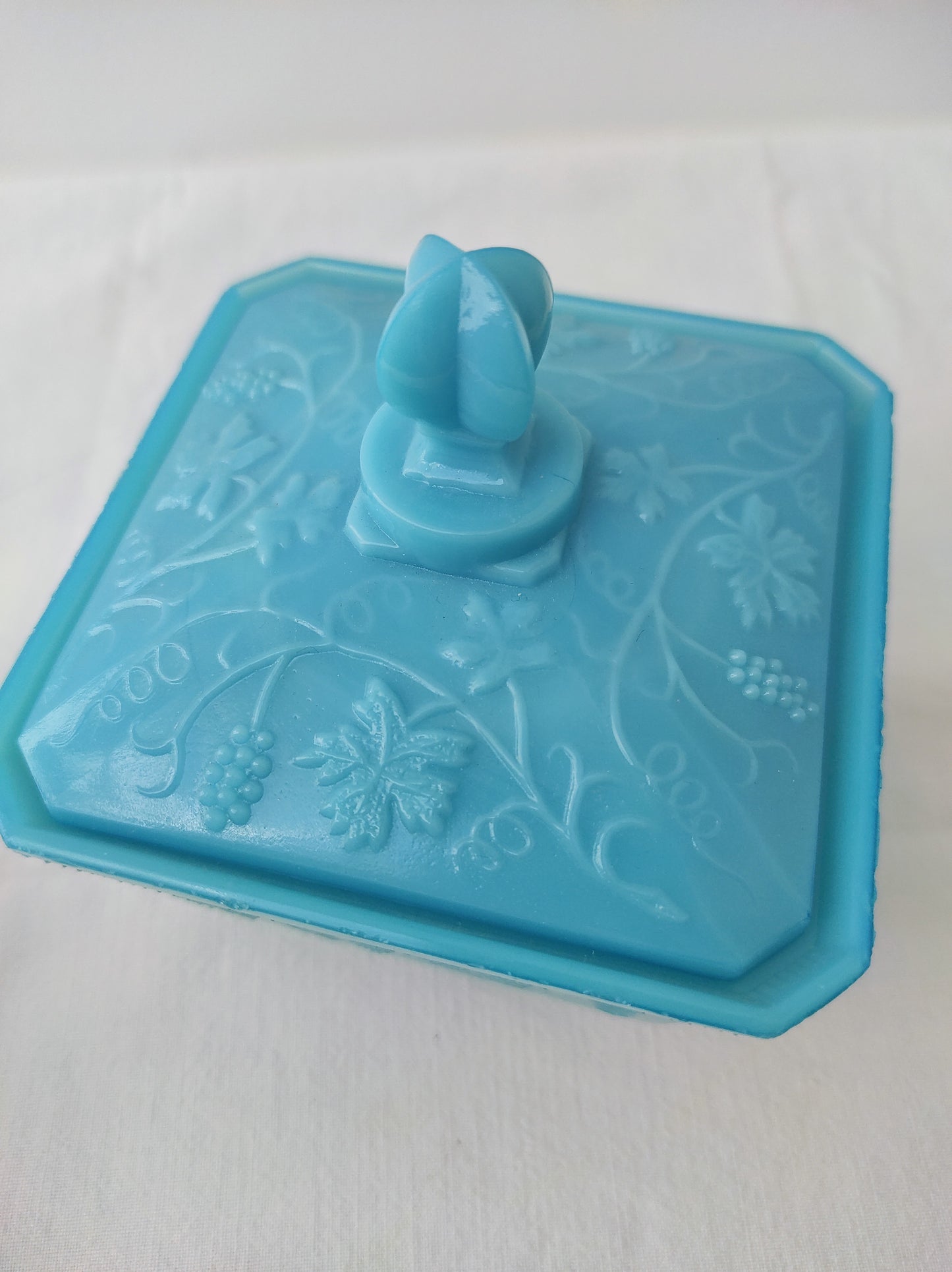 Sucrier en opaline bleue circa 1900
