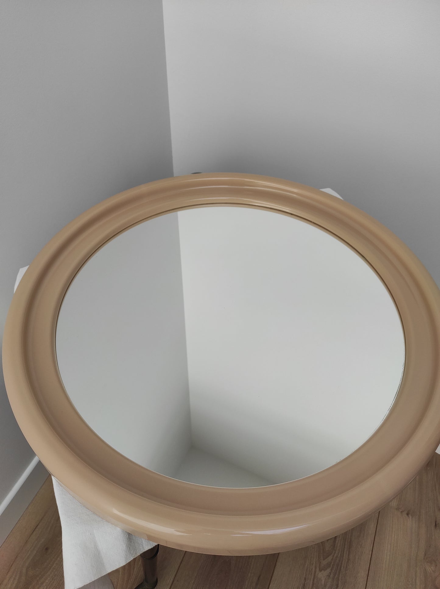 Miroir vintage en plastique rond INTERPLASTIC