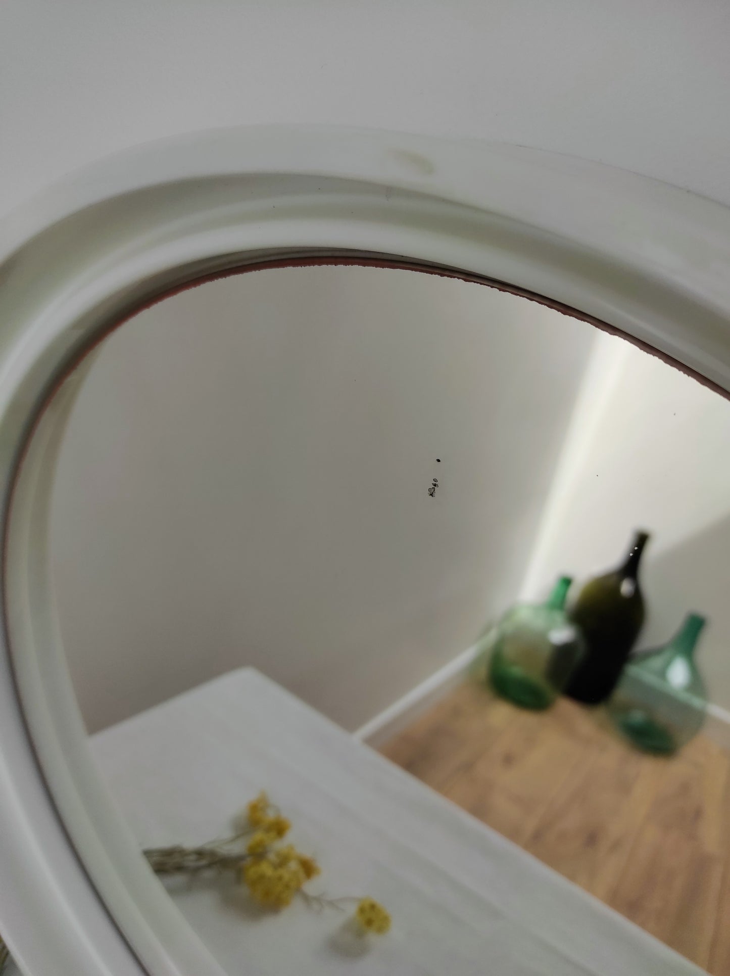 Miroir rond vintage style Gilac 1813 en plastique blanc