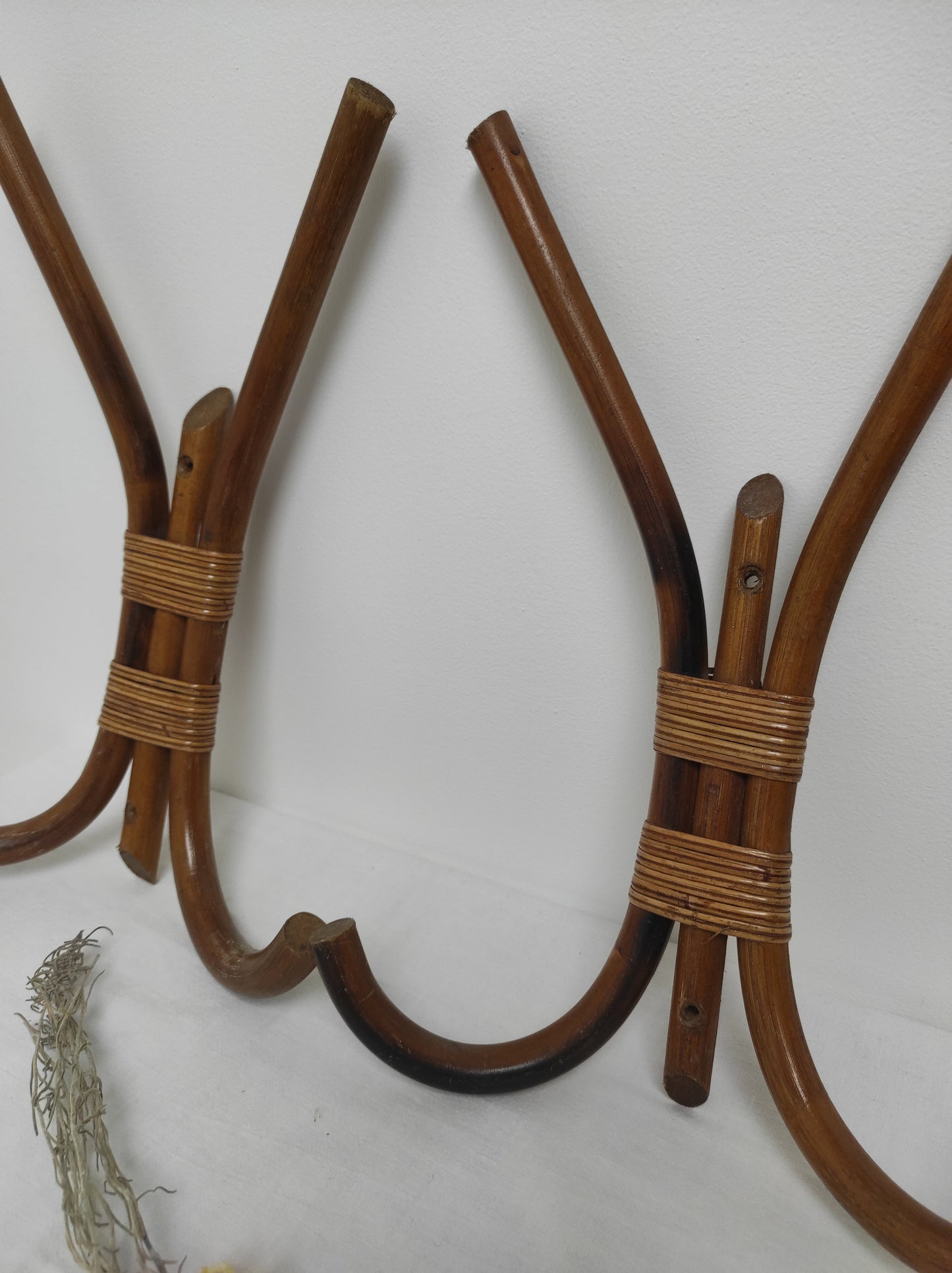 Lot de 2 patères/porte manteaux en rotin vintage