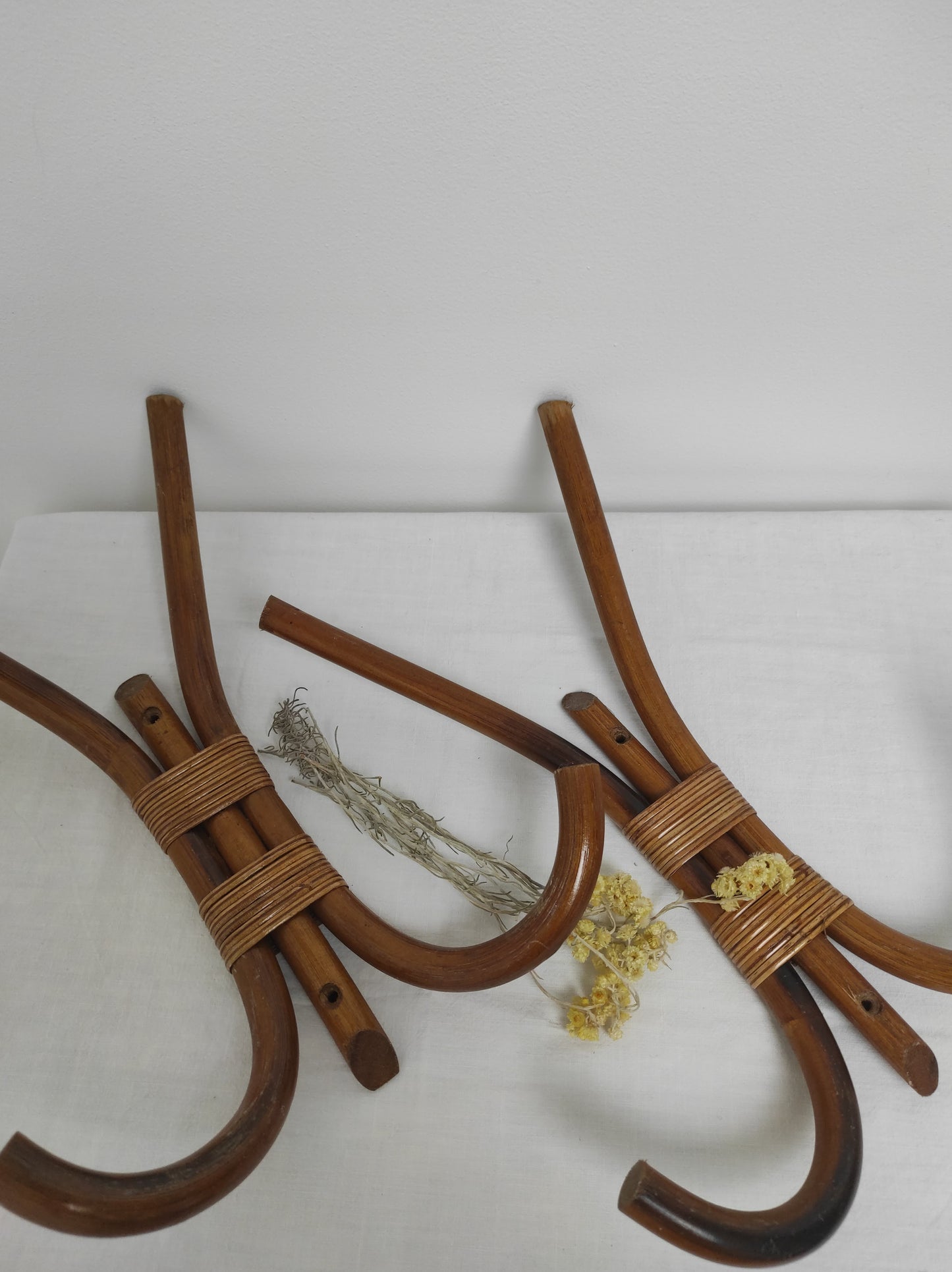 Lot de 2 patères/porte manteaux en rotin vintage