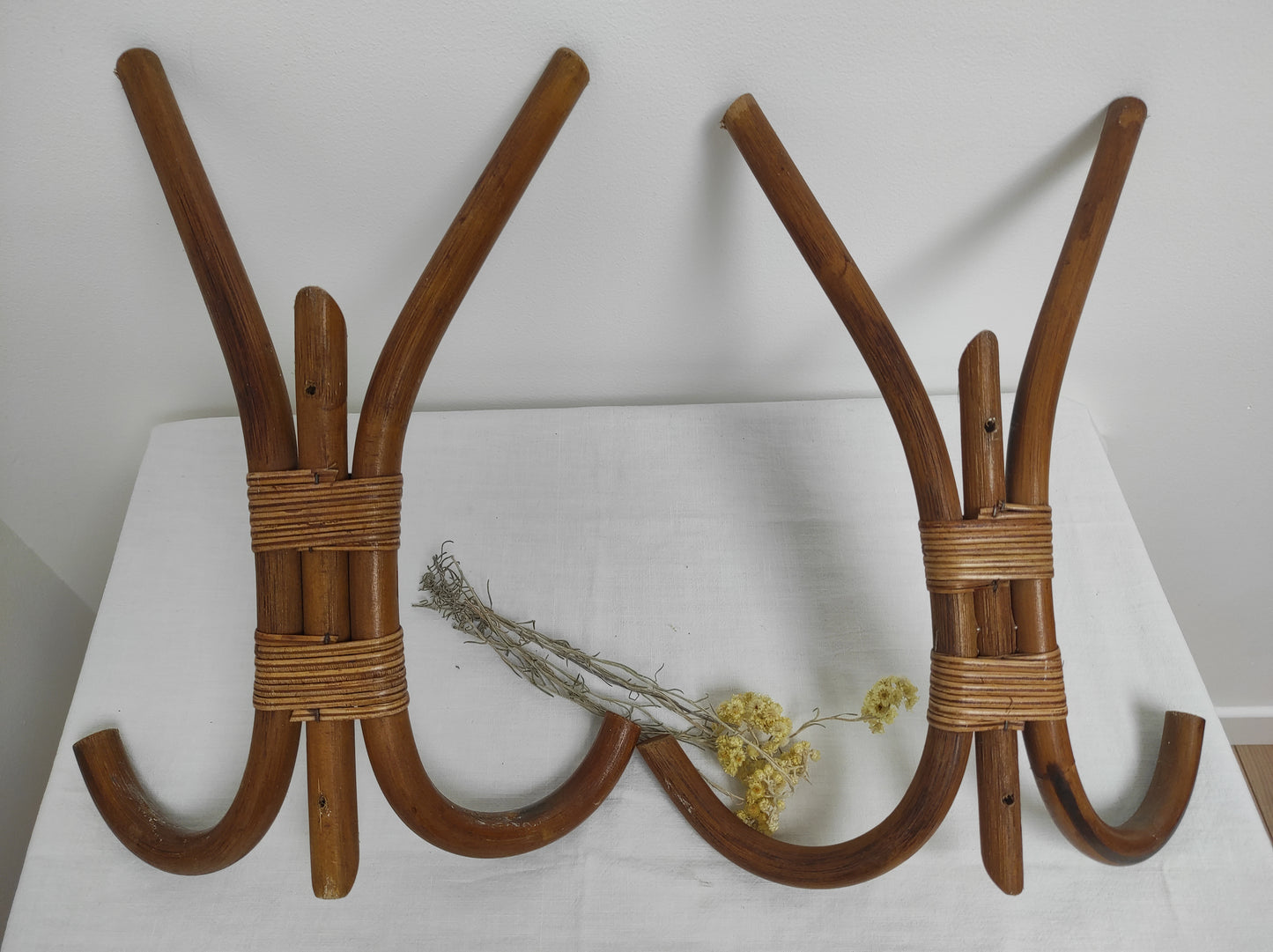 Lot de 2 patères/porte manteaux en rotin vintage