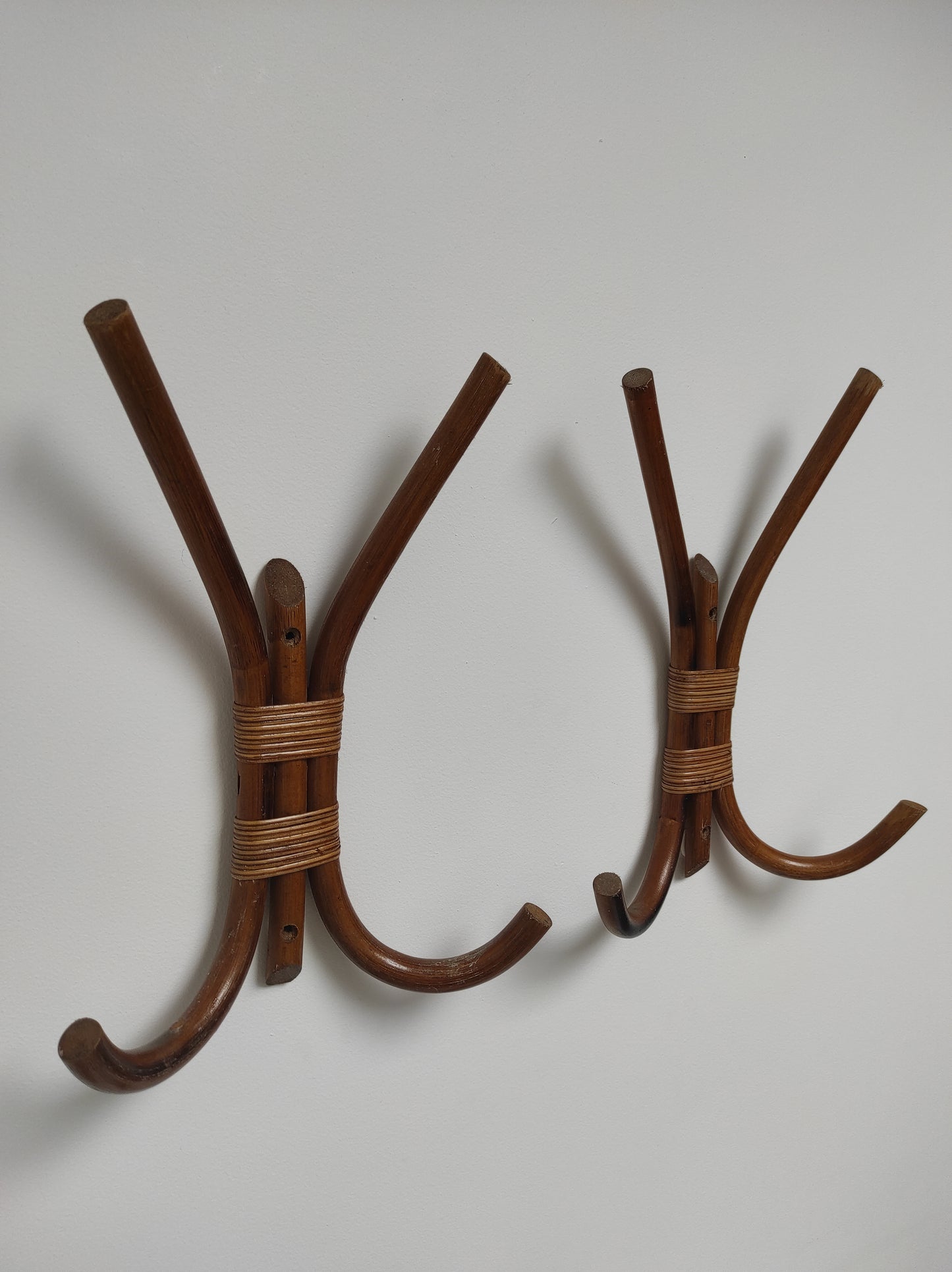 Lot de 2 patères/porte manteaux en rotin vintage