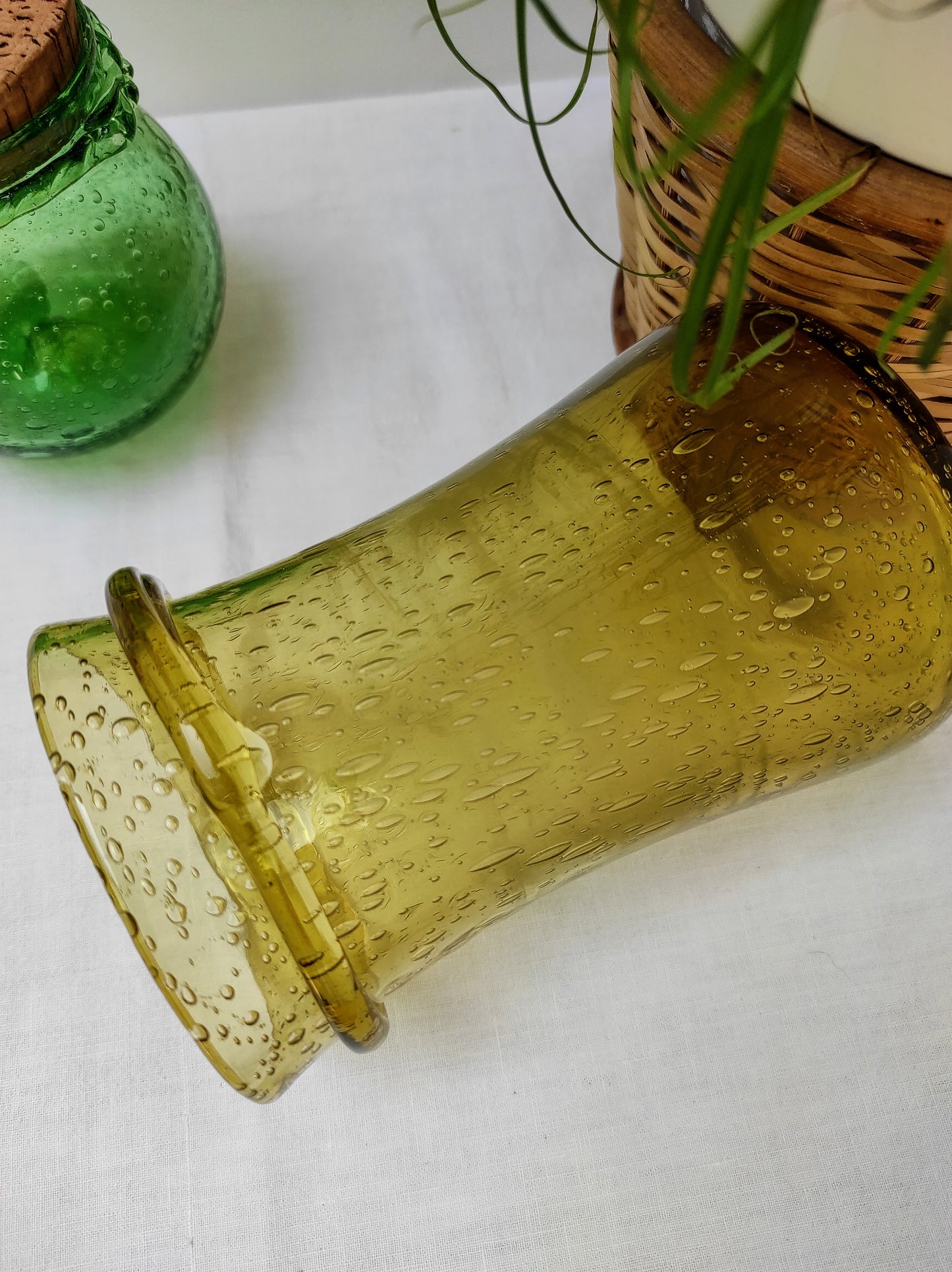 Ancien vase / pot en verre soufflé jaune BIOT