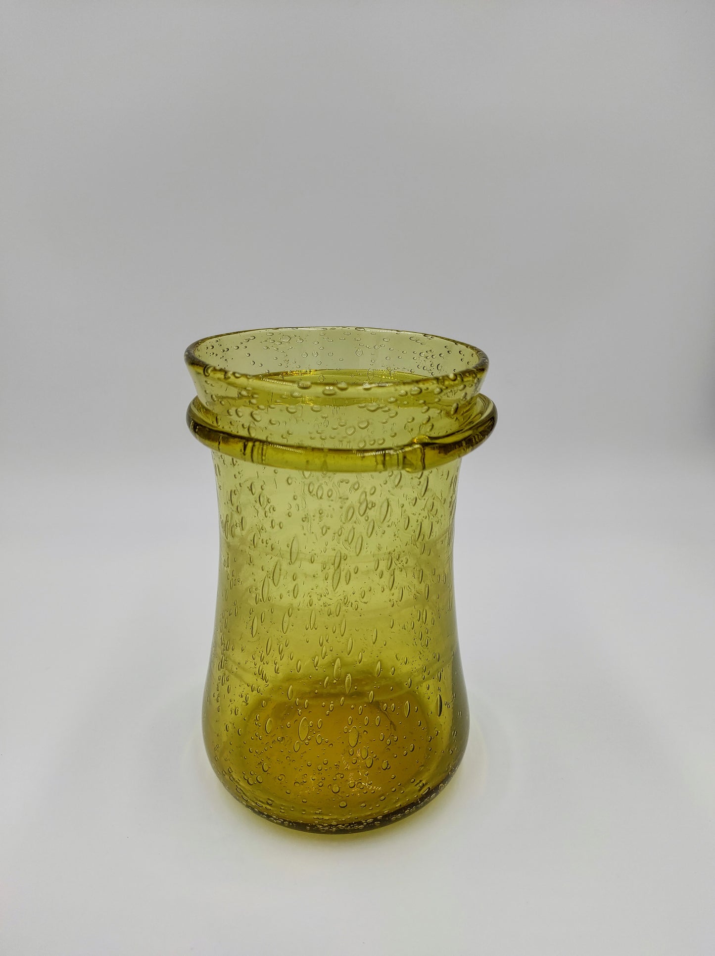 Ancien vase / pot en verre soufflé jaune BIOT