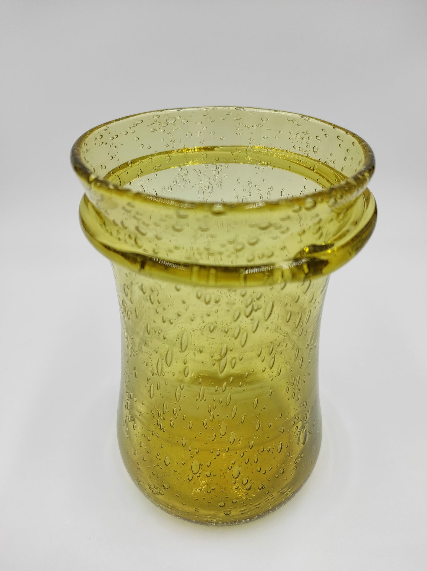 Ancien vase / pot en verre soufflé jaune BIOT