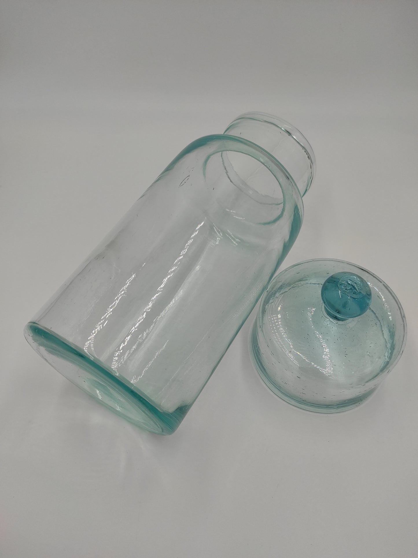 Joli grand bocal en verre soufflé