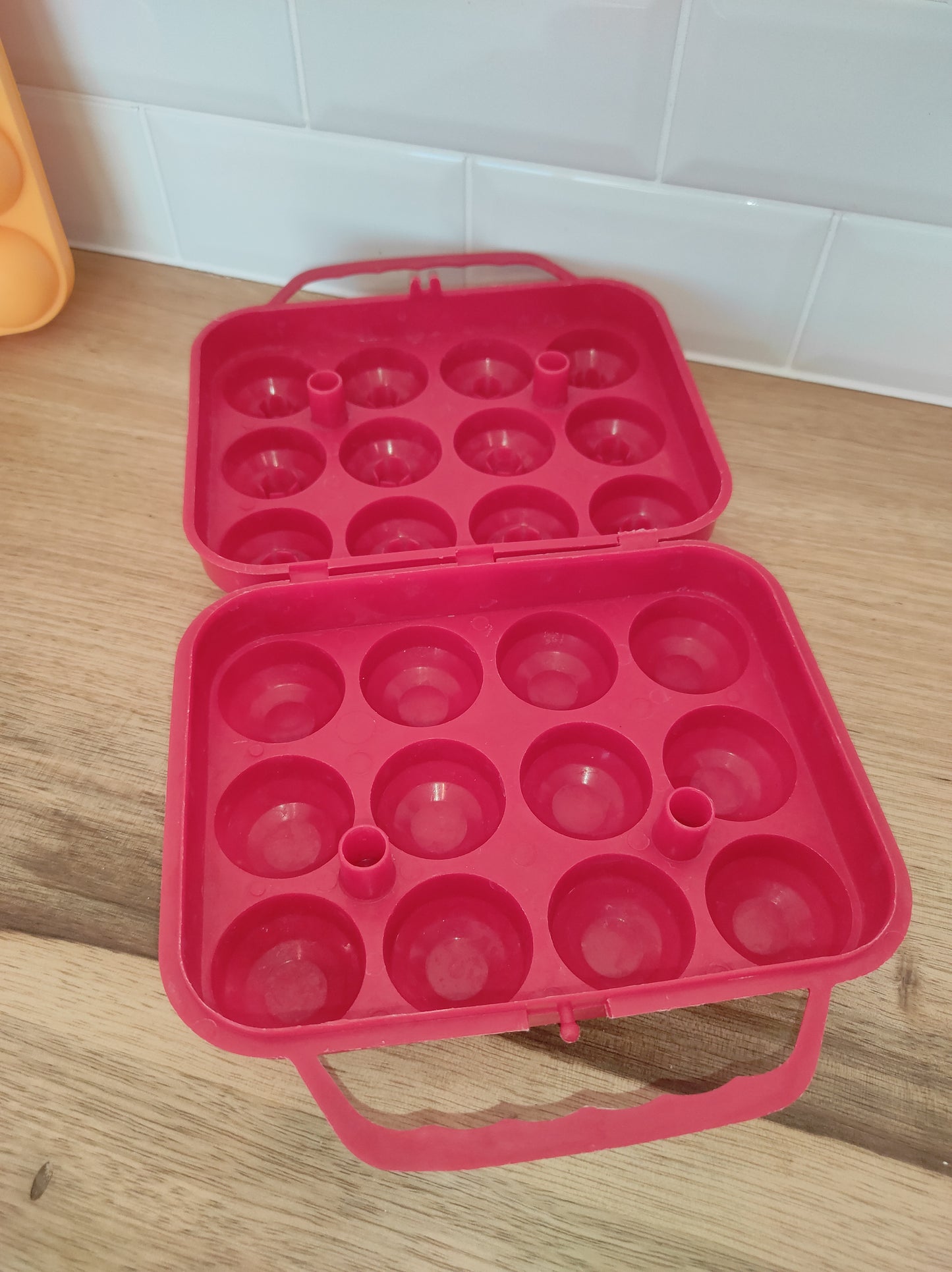 Boîte à œufs vintage rouge années 70