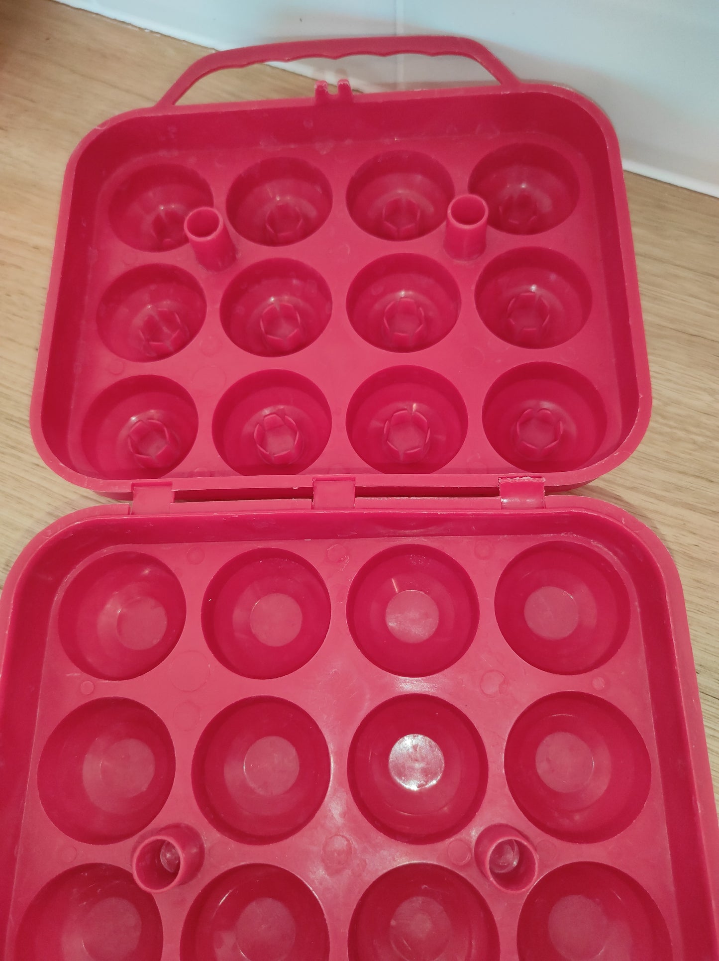 Boîte à œufs vintage rouge années 70