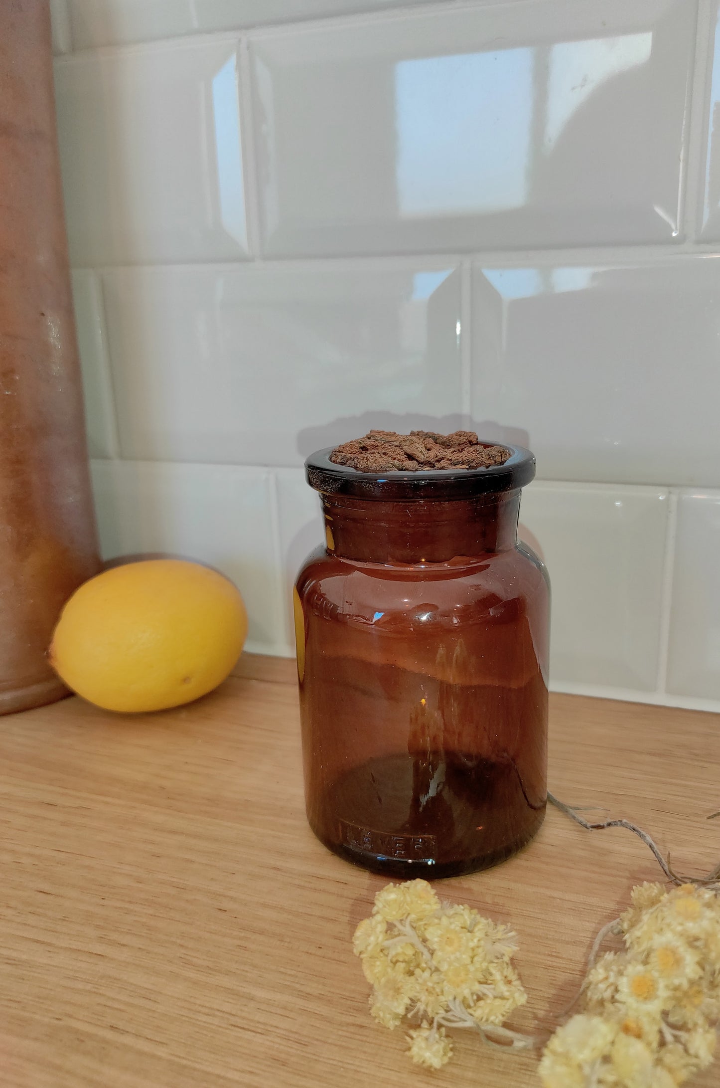Ancien pot en verre ambré LEVER