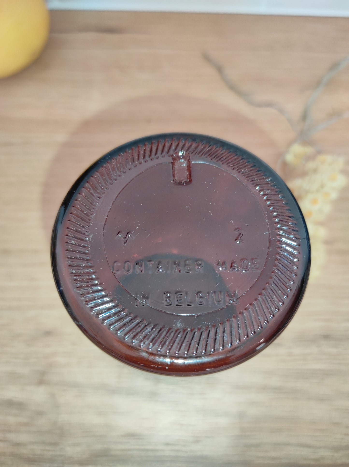 Ancien pot en verre ambré LEVER