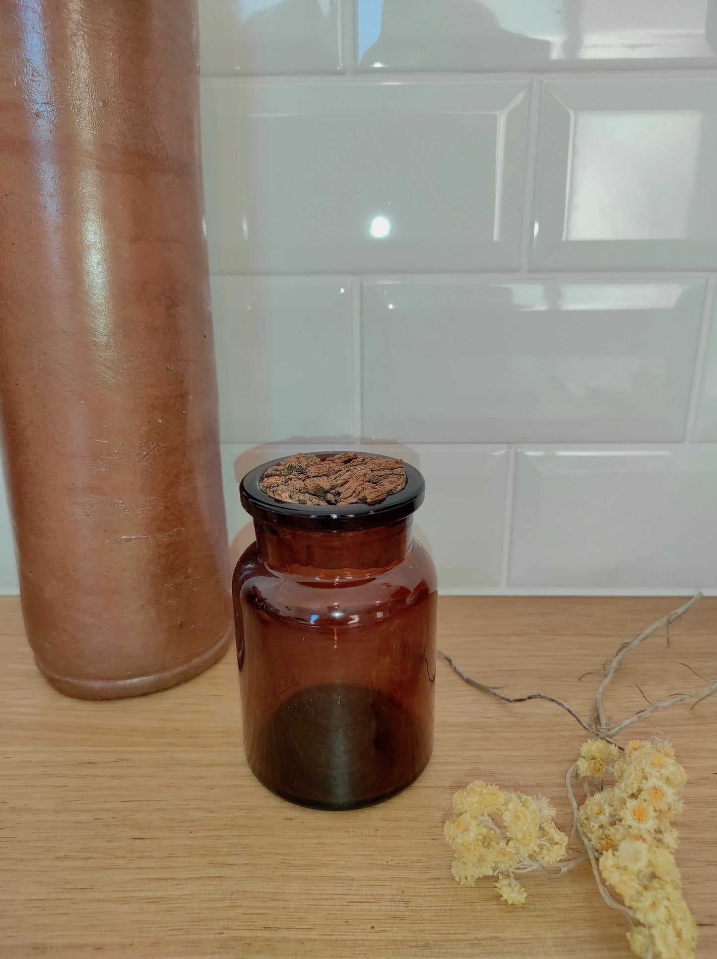 Ancien pot en verre ambré LEVER
