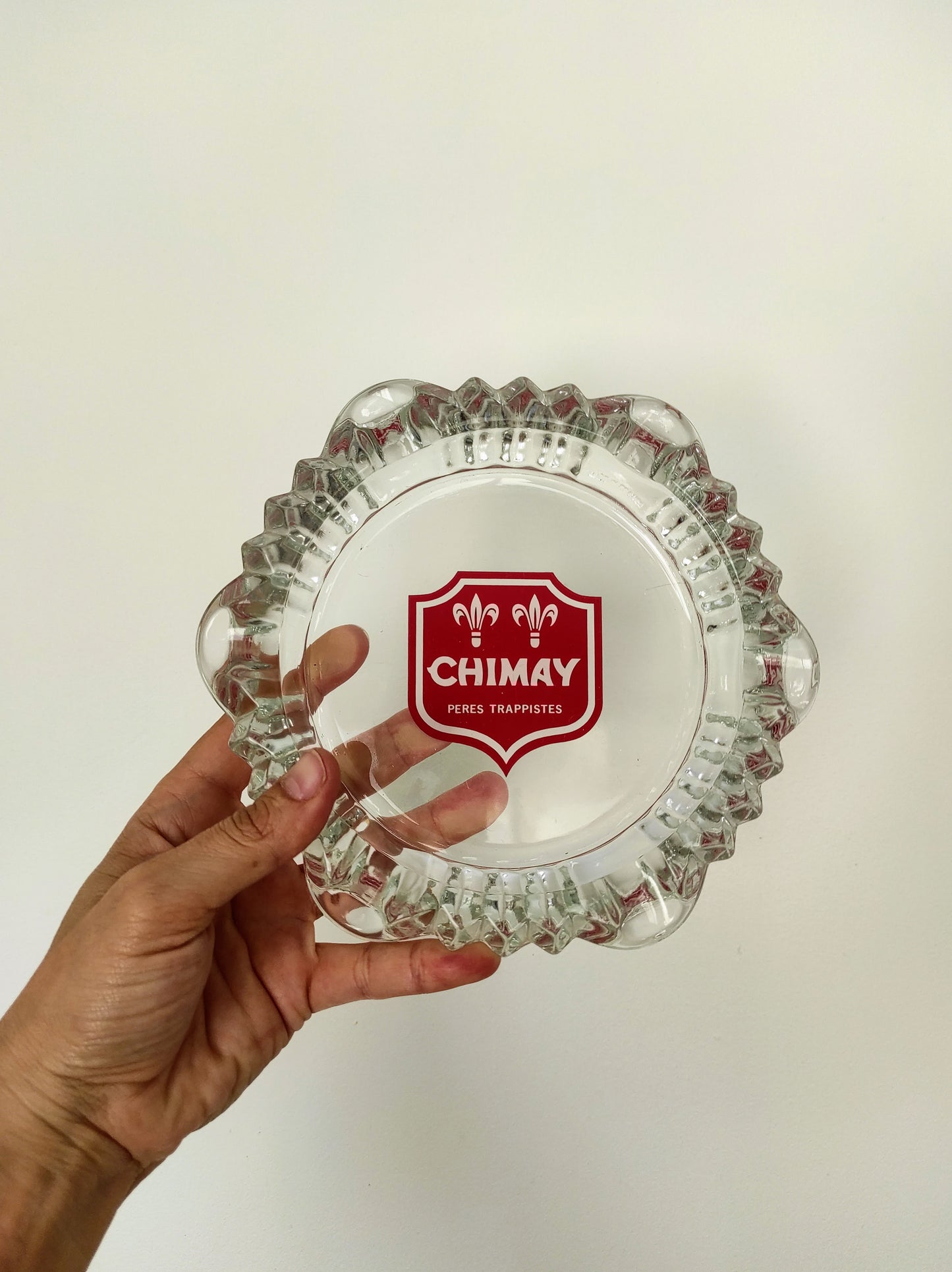 Cendrier publicitaire Bière Chimay Pères Trappistes. Cendrier publicitaire en verre de la marque de bière Chimay Pères Trappistes. Made in France.
