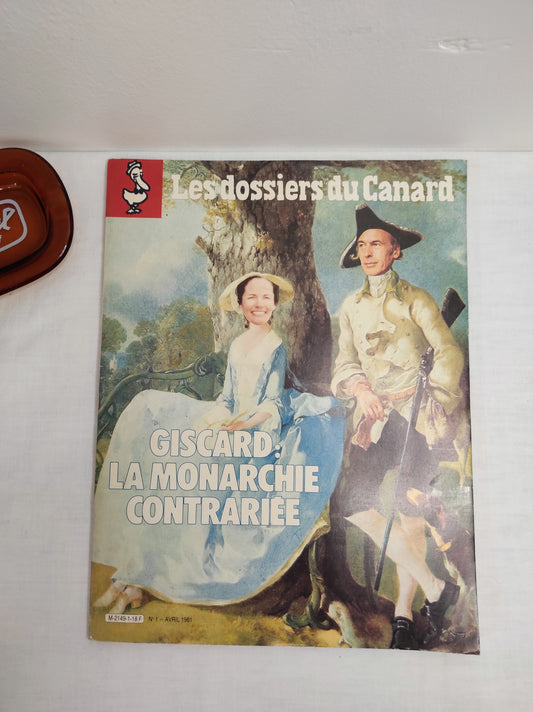 Ancien magazine les dossiers du Canard enchaîné n°1 : Giscard : La monarchie contrariée de 1981. Voici la première publication de l'ancien magazine "Les dossiers du Canard enchaîné : "Giscard : La monarchie contrariée" datant du mois d'avril 1981. En très bon état. Magazine vintage
