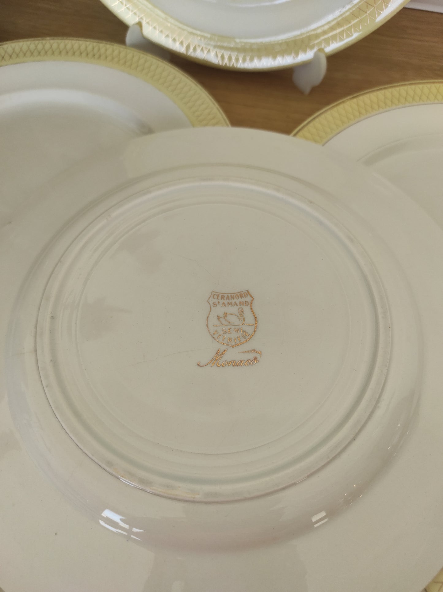 Set de 5 anciennes assiettes plates en céramique Ceranord St Amand.