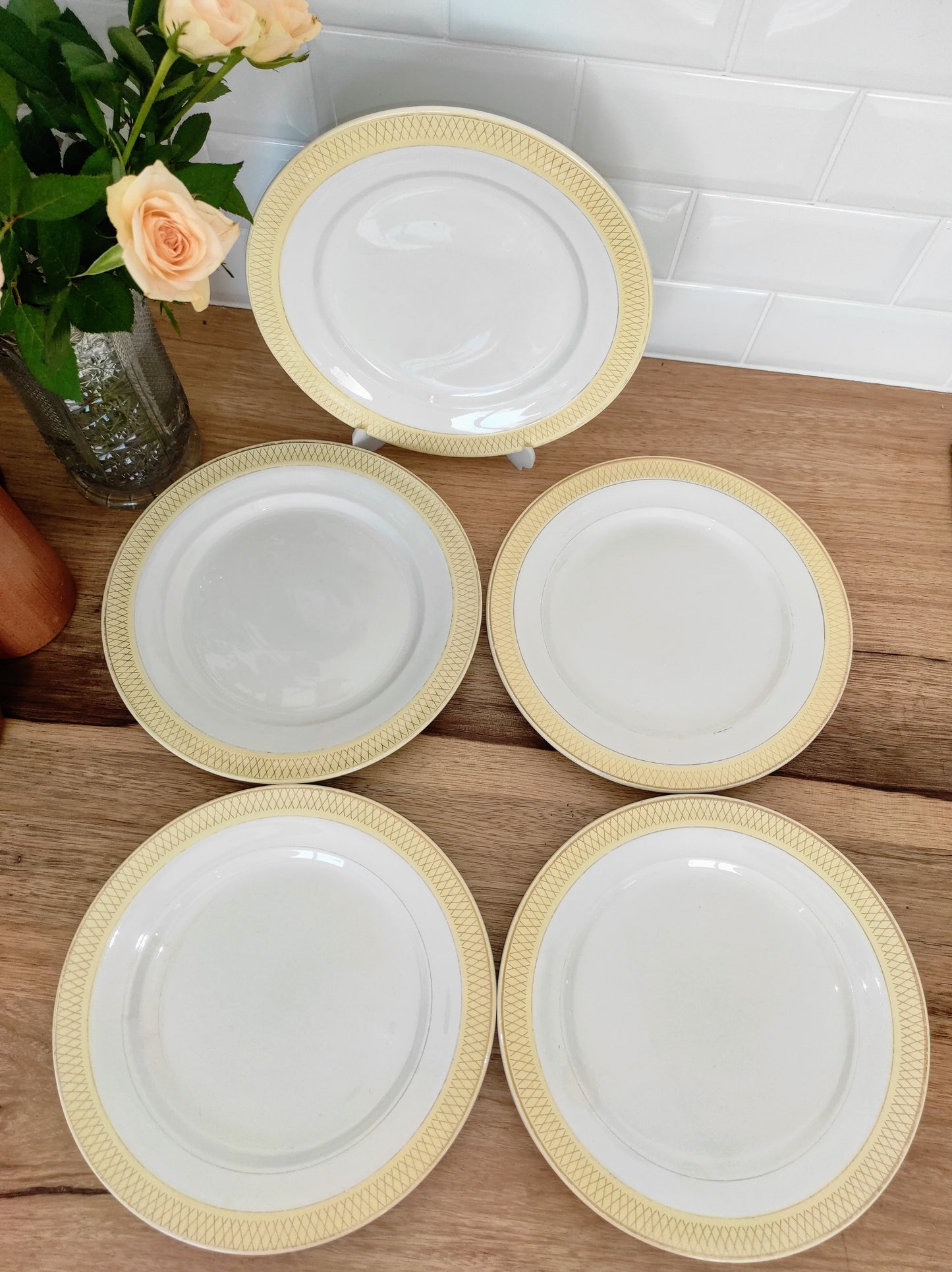 Set de 5 anciennes assiettes plates en céramique Ceranord St Amand.