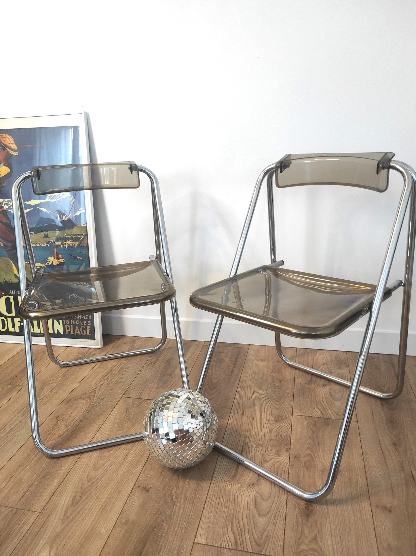 Paire de chaises pliantes vintage plexiglas fumé par Aldo Jacober style PLIA