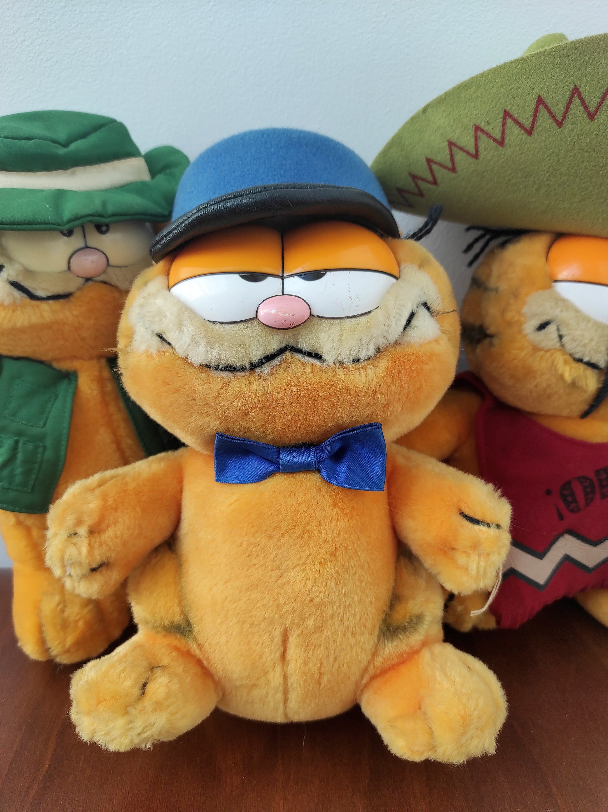 Peluche Vintage (25 cm) - Garfield sur ses 4 pattes 