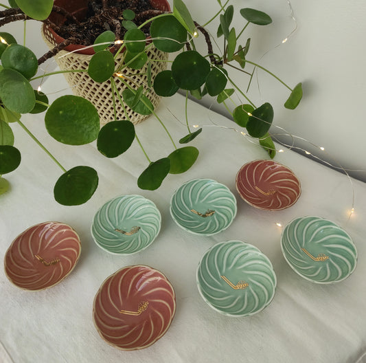 RARES. Anciennes coupelles en porcelaine de Pillivuyt pour Air Afrique des années 60, Made in France, champêtre, vintage, air africa, air Afrique, mint, vert, rose, vieux rose, rose poudré, sauce, sauce soja, art de la table