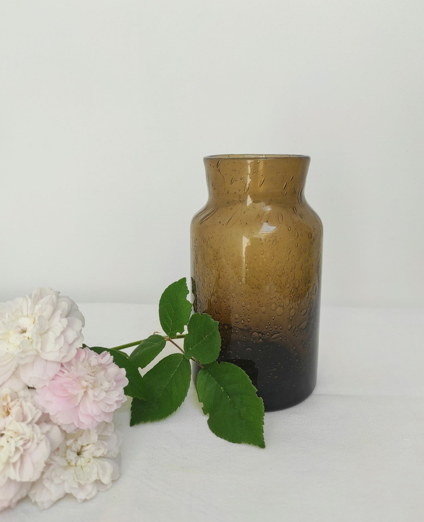 Ancien pot en verre soufflé marron