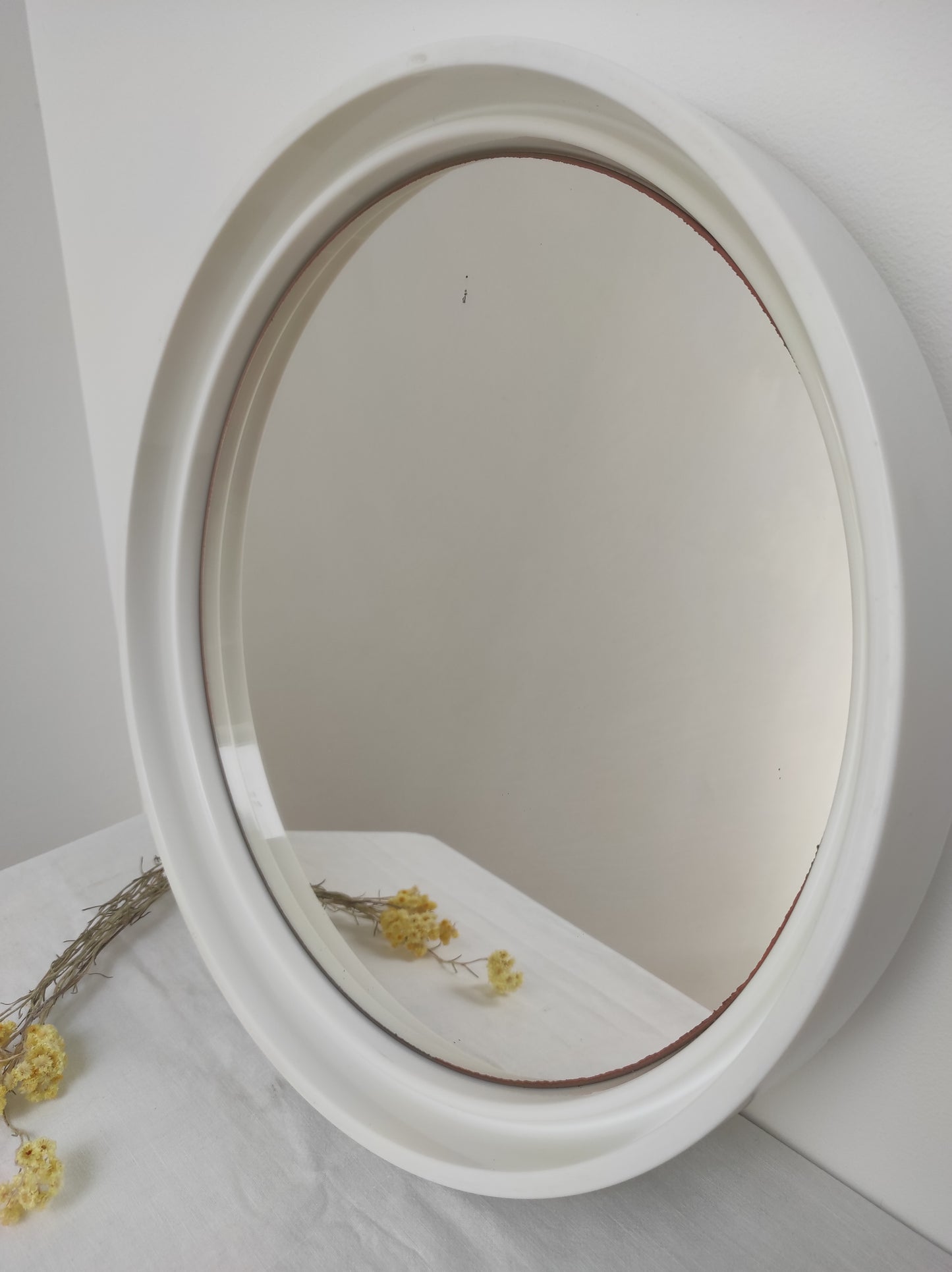 Miroir rond vintage style Gilac 1813 en plastique blanc