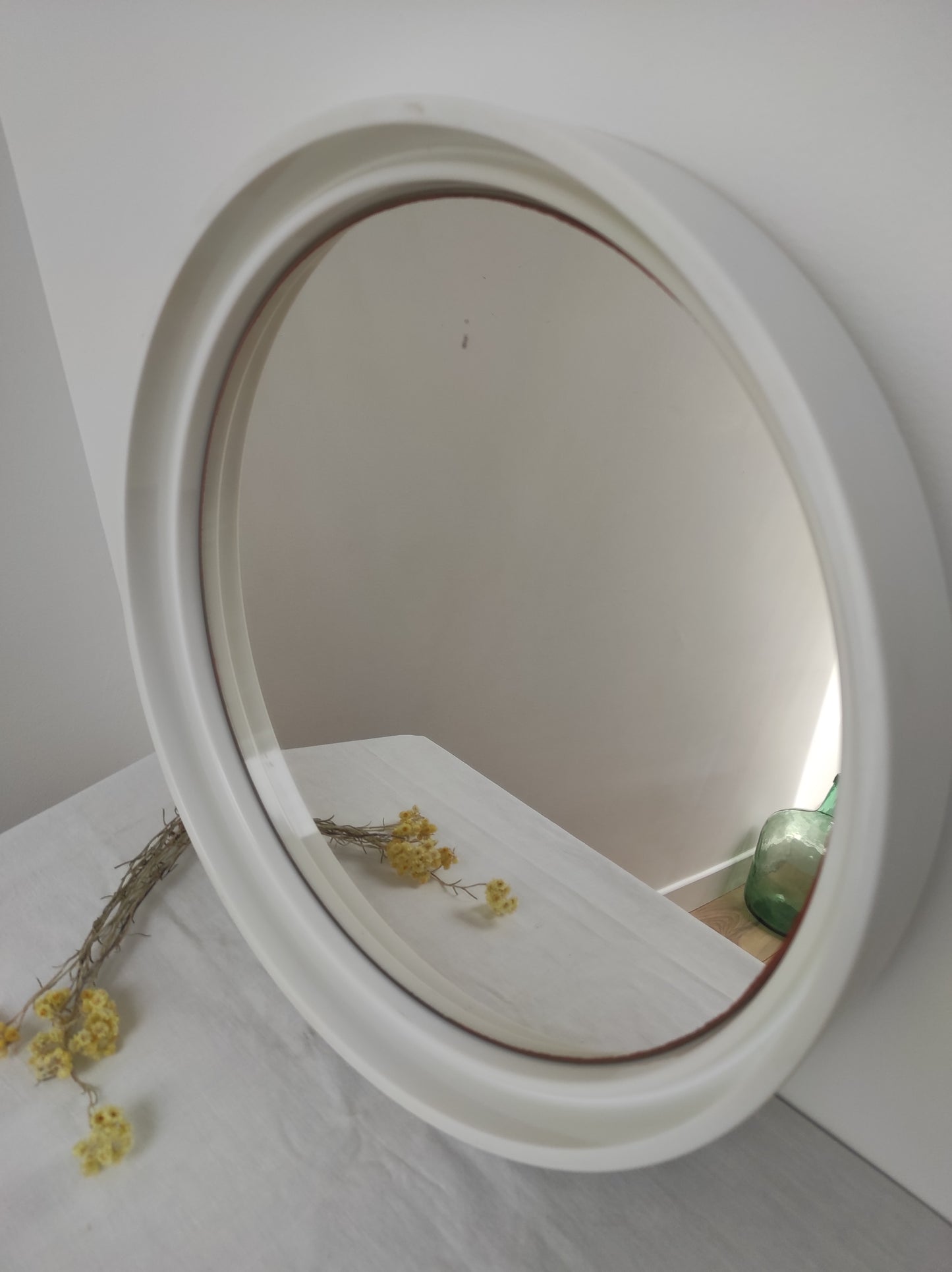 Miroir rond vintage style Gilac 1813 en plastique blanc