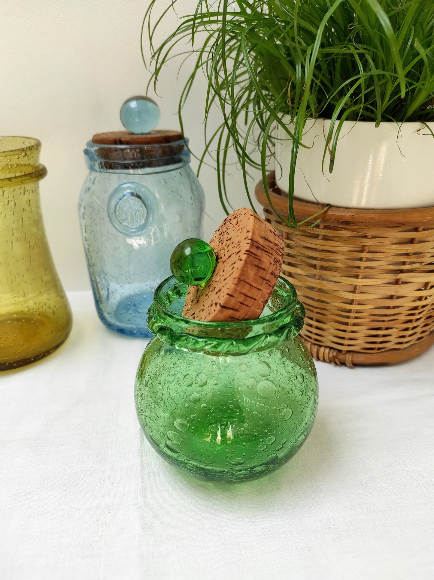 Ancien pot en verre soufflé vert BIOT