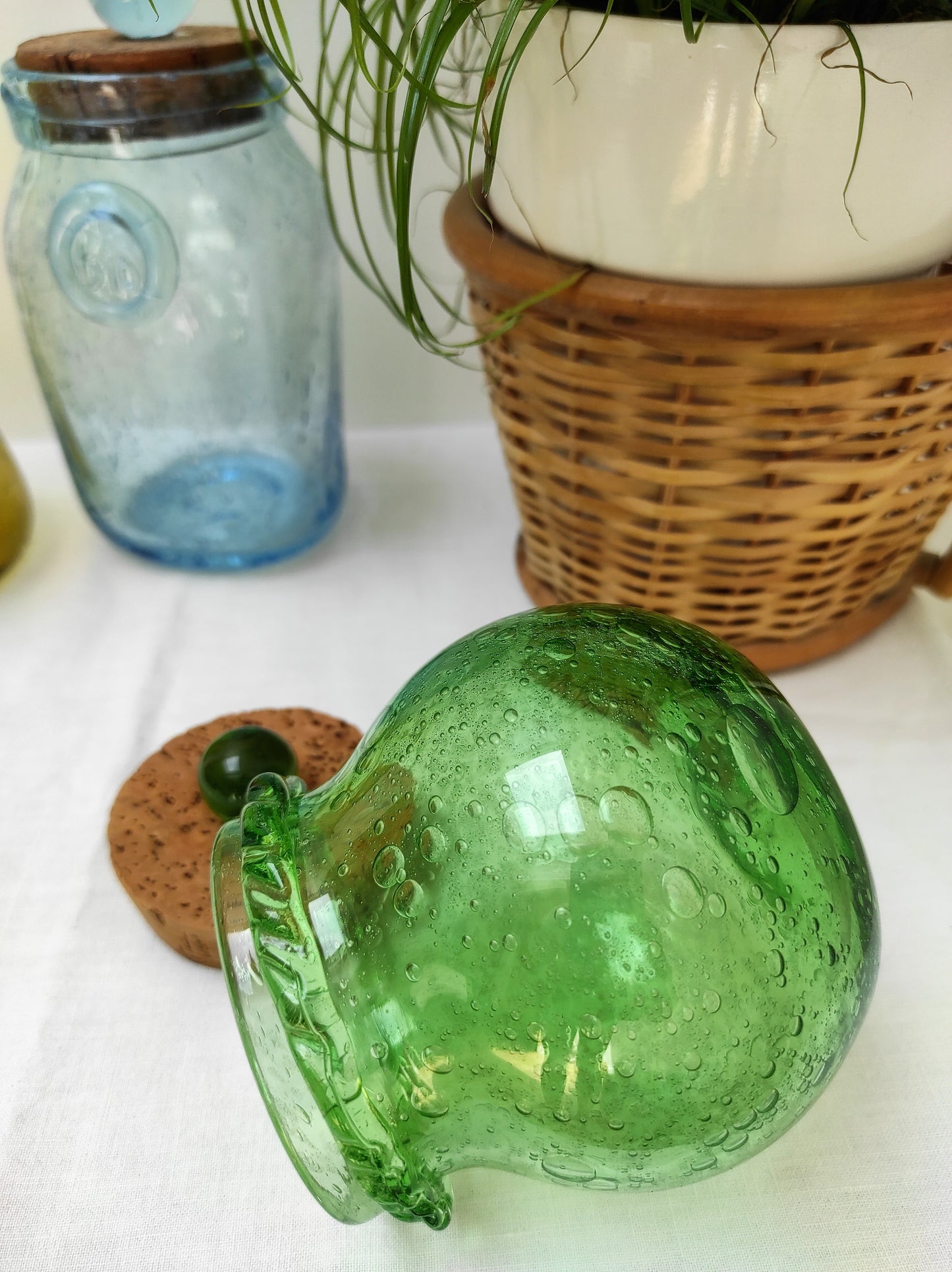 Ancien pot en verre soufflé vert BIOT