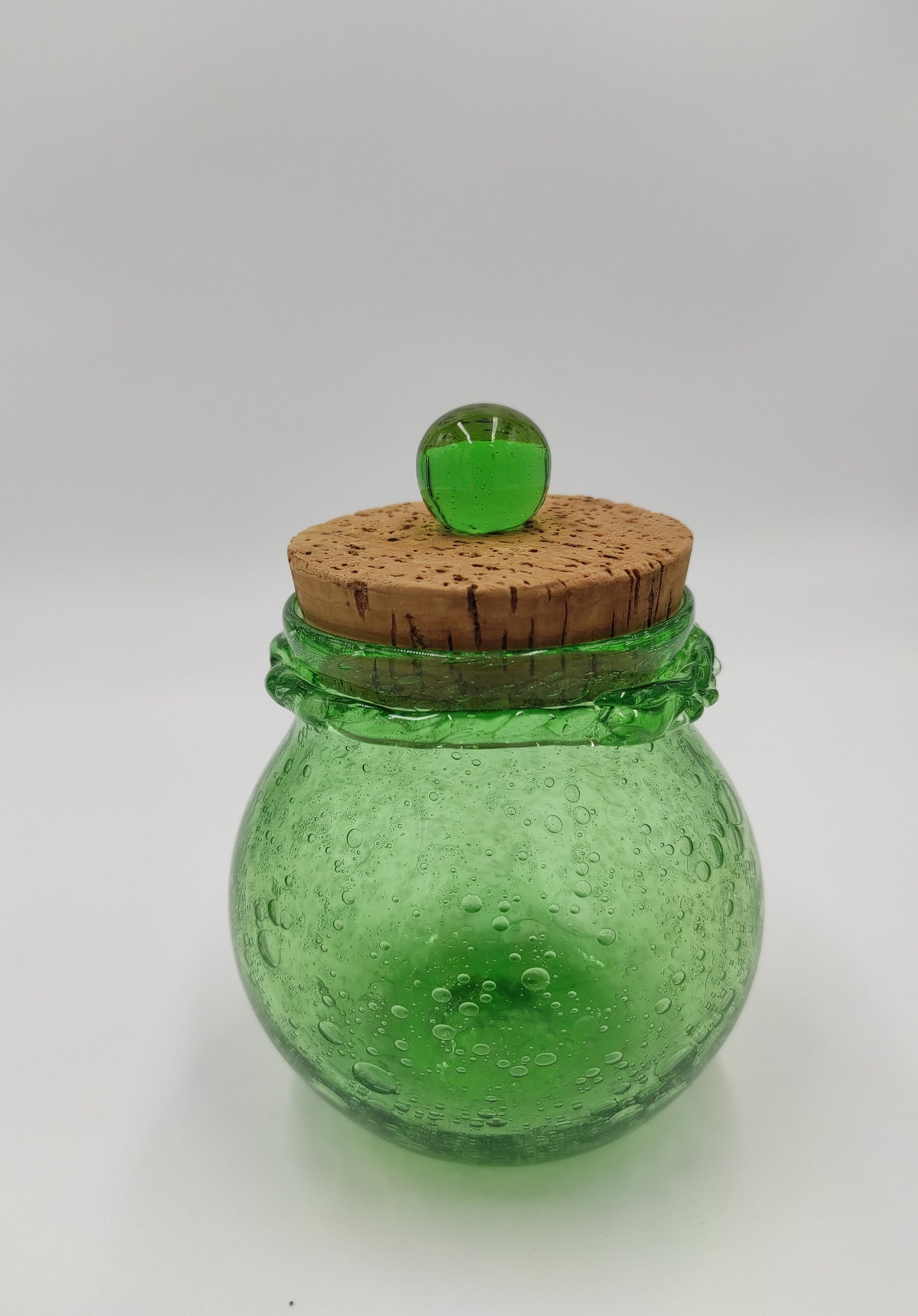 Ancien pot en verre soufflé vert BIOT