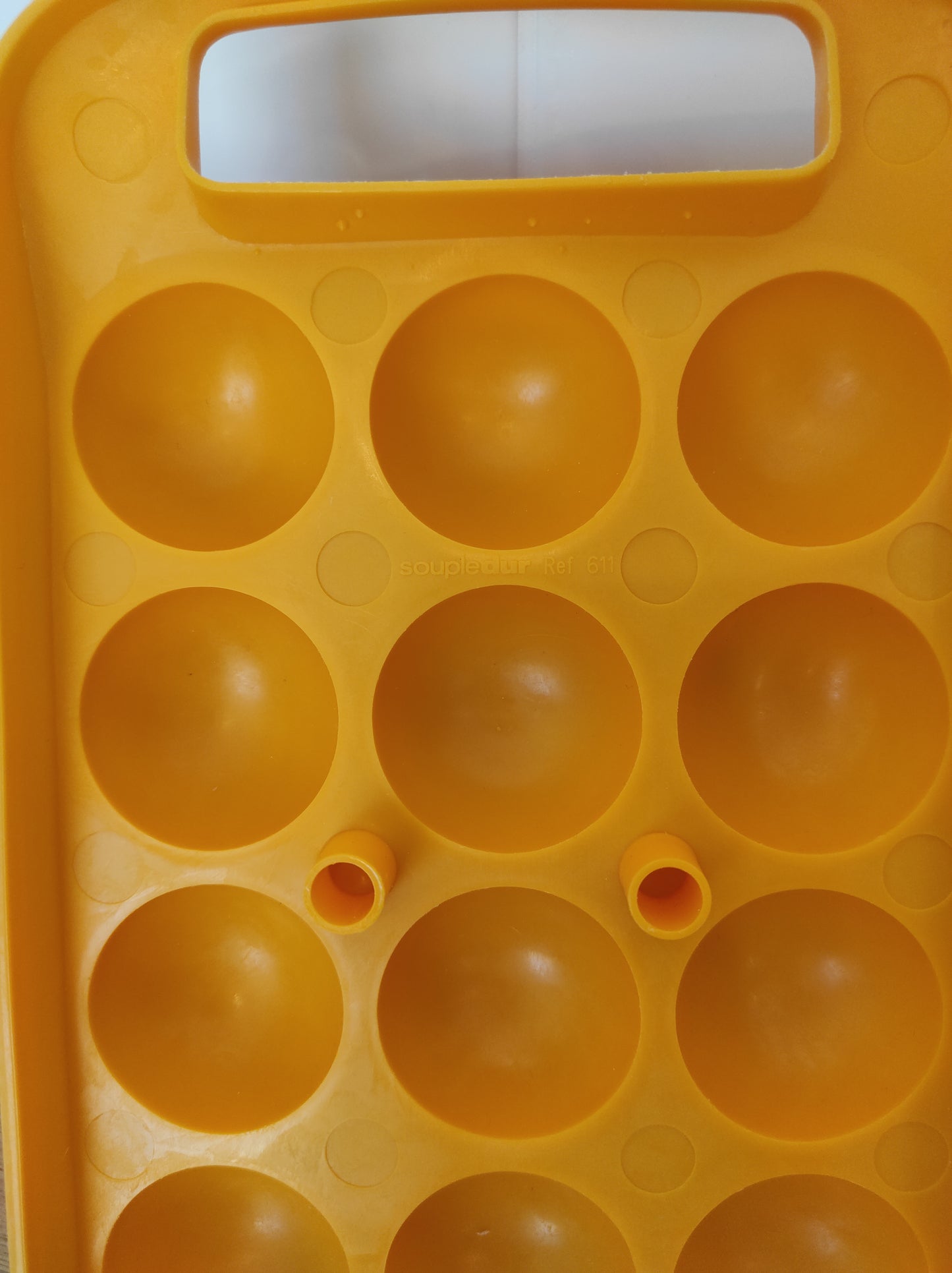 Boîte à œufs vintage jaune années 70 SoupleDur