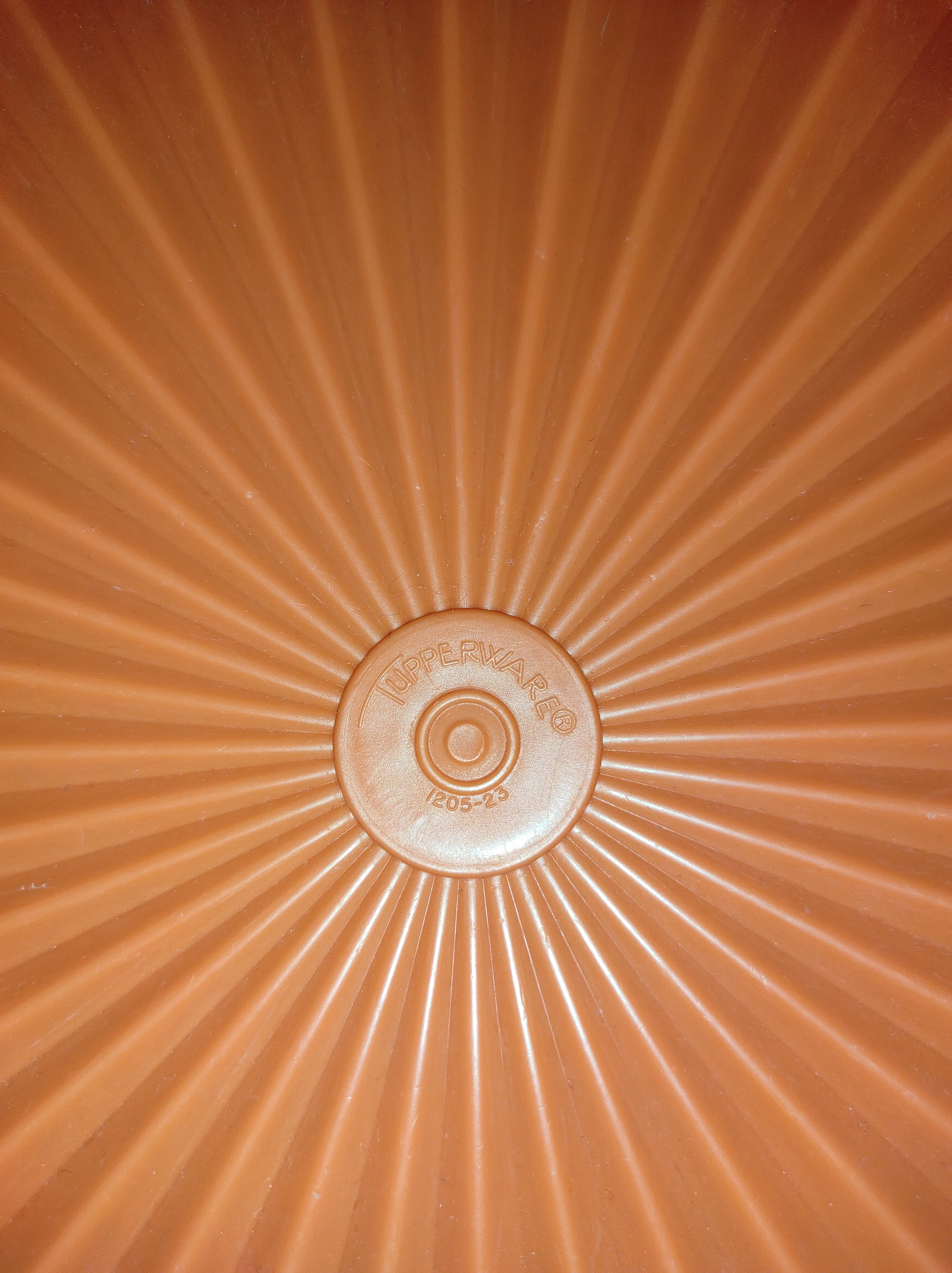 Grande boite TUPPERWARE soleil orange vintage – Les trouvailles de Romane