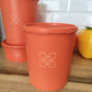 Boite TUPPERWARE soleil orange vintage. Boite TUPPERWARE soleil orange des années 80.   Avec son couvercle plissé comme un soleil, vous n'aurez qu'à appuyer au milieu pour la fermer.  En très bon état, made in France. 