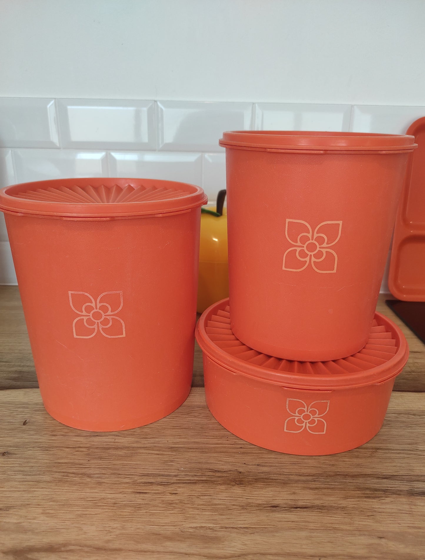 Lot de 2 Boites Soleil orange Tupperware avec logo fleur vintage 70's