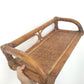 Jolie étagère murale en rotin vintage. Cette ancienne étagère murale en rotin trouvera sa place dans votre intérieur.   Son format est idéal pour s'adapter à toutes les pièces de la maison, et accueillir livres ou déco.  A noter : Dans son jus, le vernis est un peu passé à certains endroits mais reste en très bon état. 